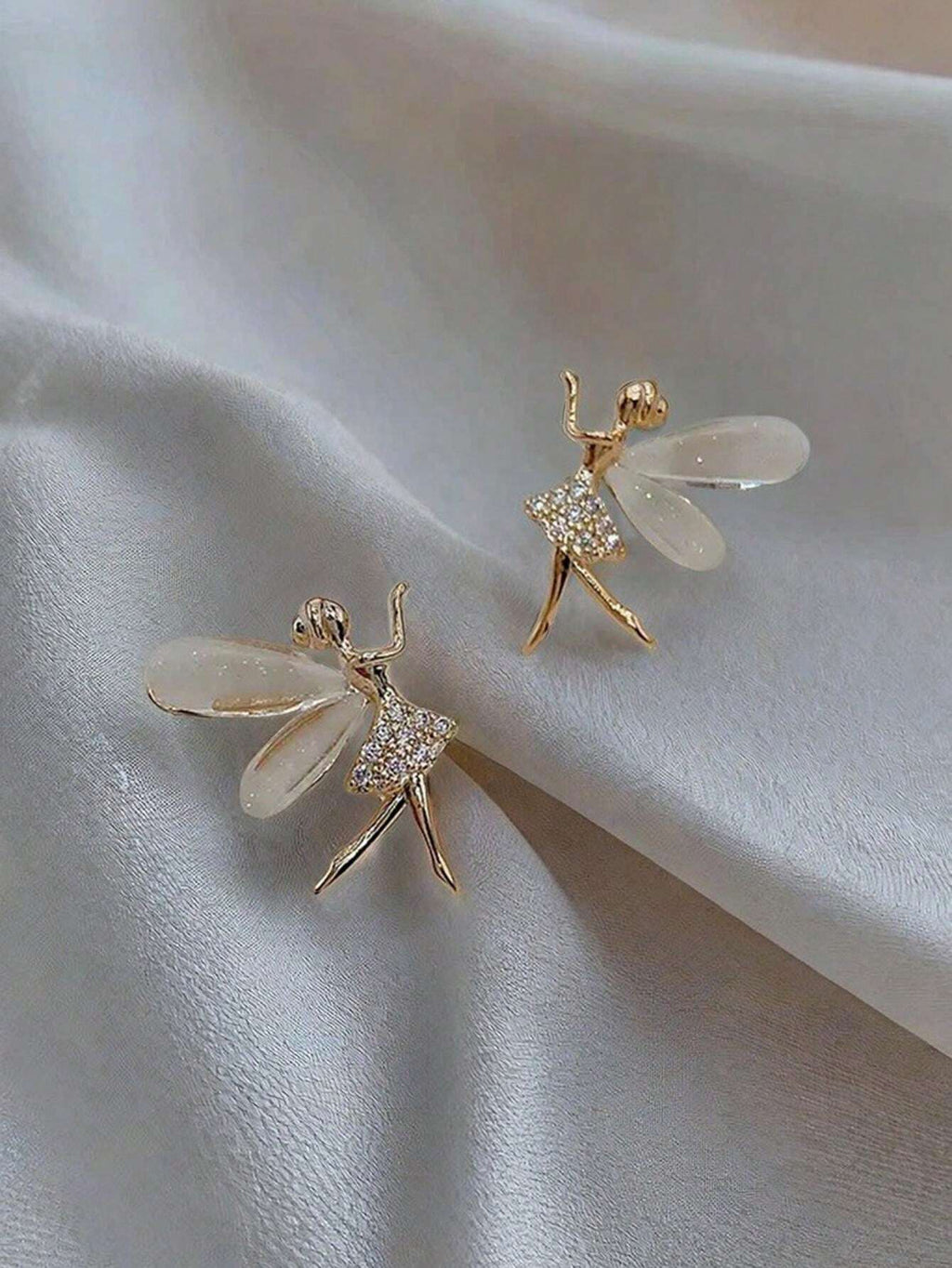 15832 1b-04-07 Pendientes de tachuela con diamante de imitación hada