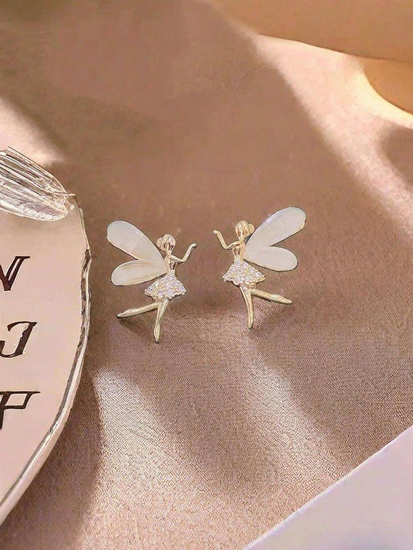 15832 1b-04-07 Pendientes de tachuela con diamante de imitación hada