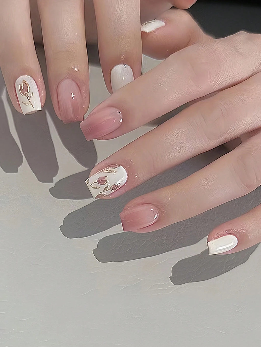 18531 1b-067 Uñas postizas cortas de tulipán 24 Pzas