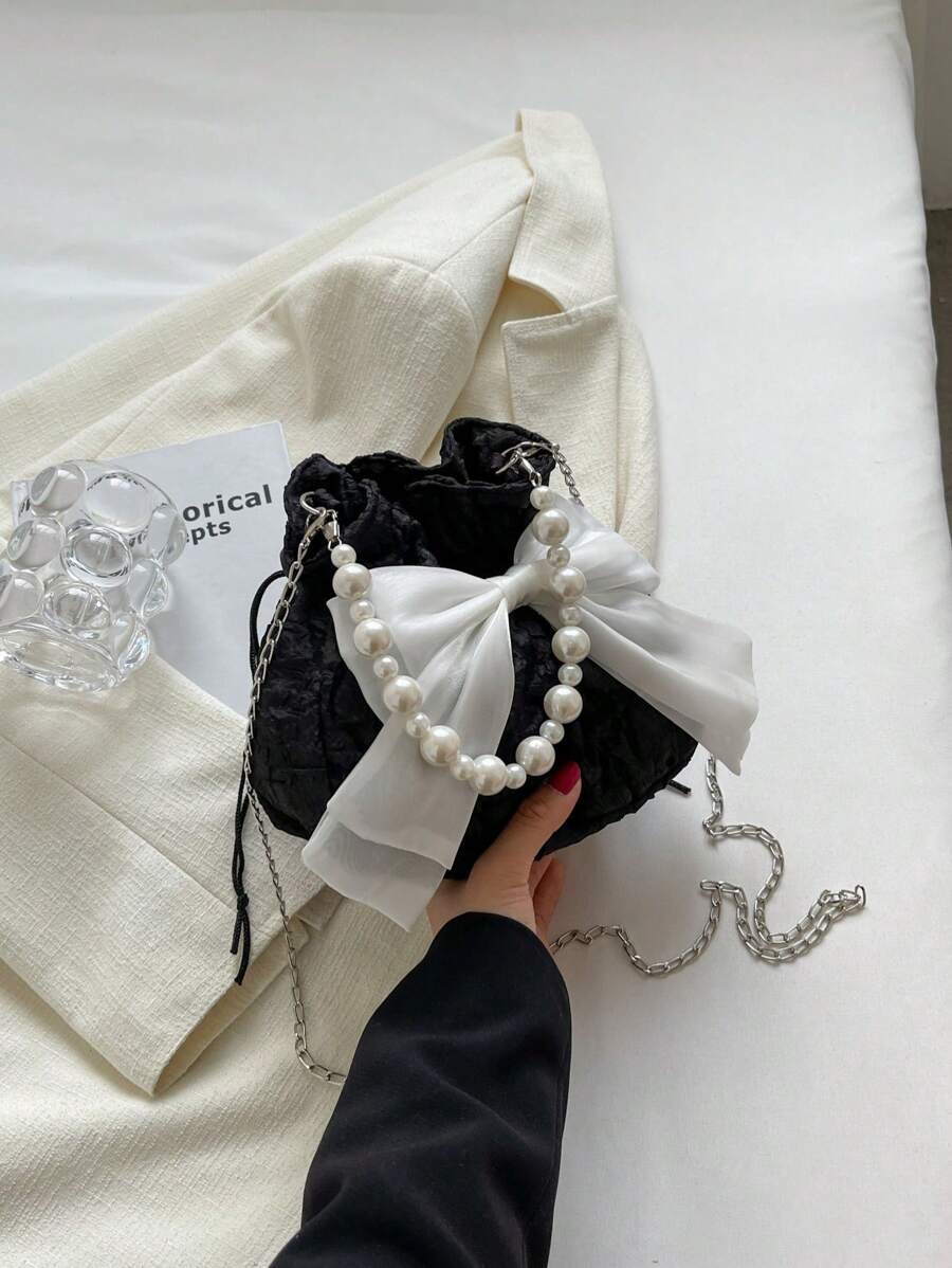 14925 1t-002 Bolso mini de cubo de cadena texturizada con decoración de perlas artificiales y lazo