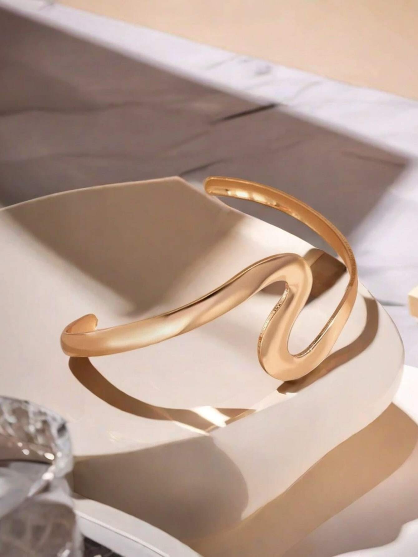 15165 1b-02-22 Brazalete de brazo de capas minimalista