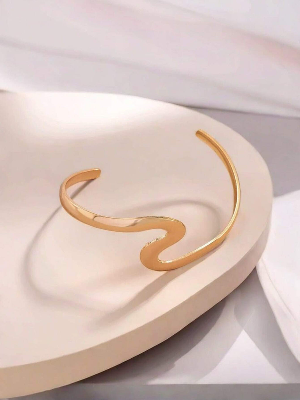 15165 1b-02-22 Brazalete de brazo de capas minimalista