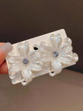 15139 1b-05-02 Aretes elegante forma de pétalo 2 Pzas