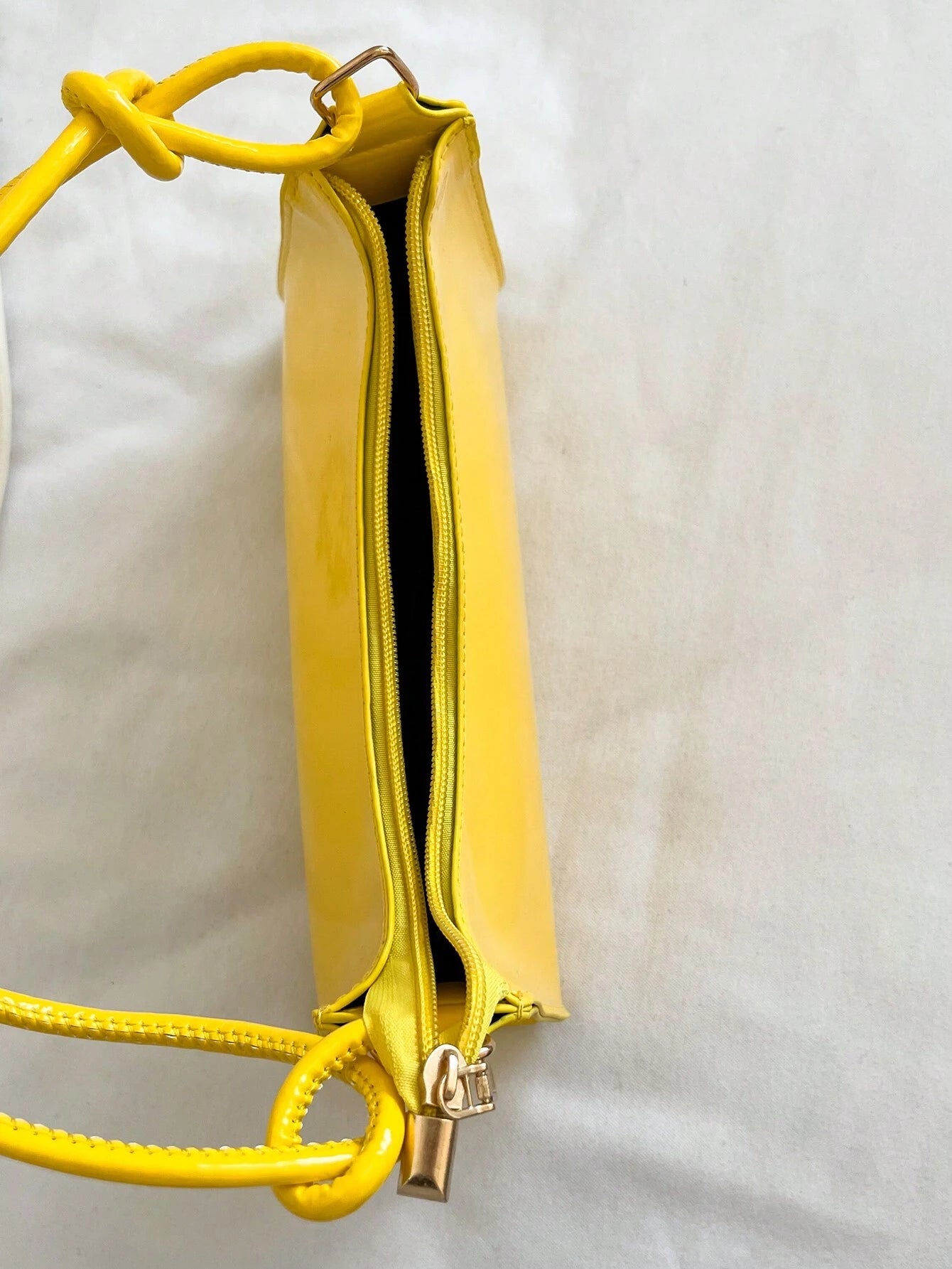 14620 1c-03-10 Bolso de hombro amarillo 1 Pza