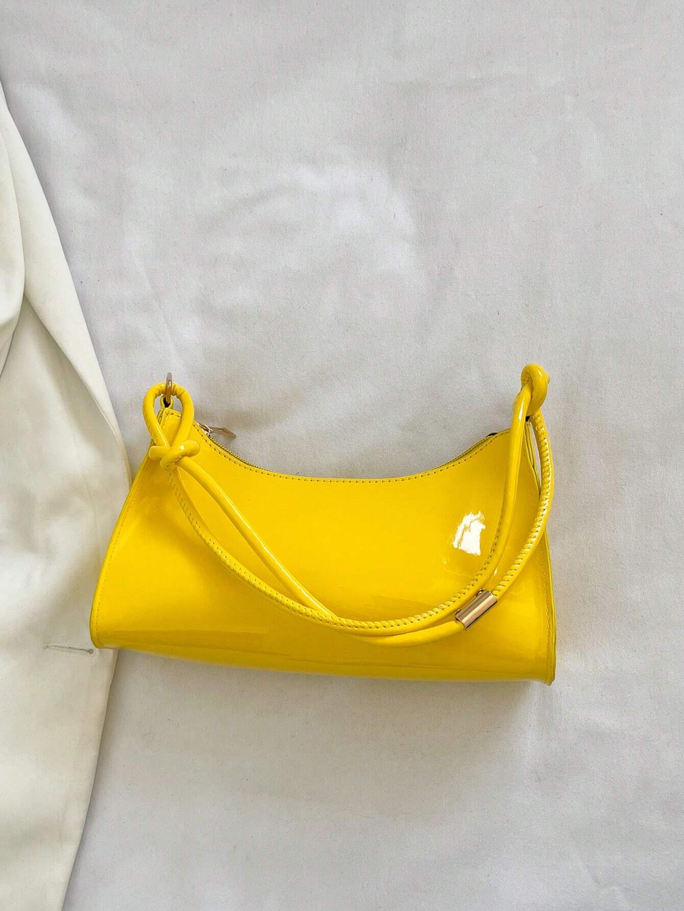 14620 1c-03-10 Bolso de hombro amarillo 1 Pza