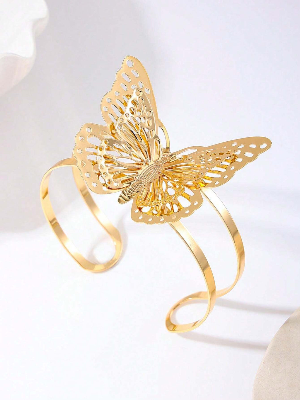 15176 1b-021 Brazalete de metal con diseño de mariposa de doble capa único y calado