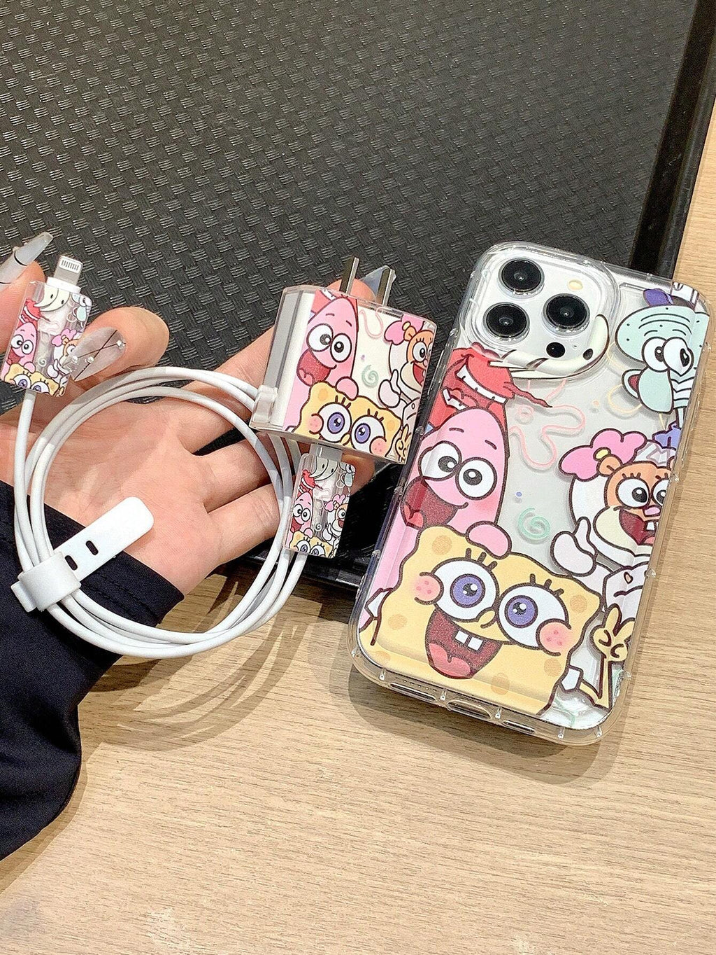 17931 2t-014 Funda Bob esponja + protector de cable de cargador de teléfono