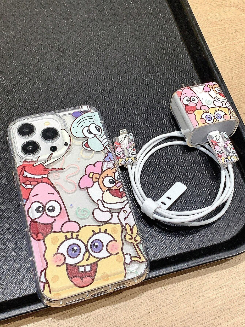 17931 2t-014 Funda Bob esponja + protector de cable de cargador de teléfono