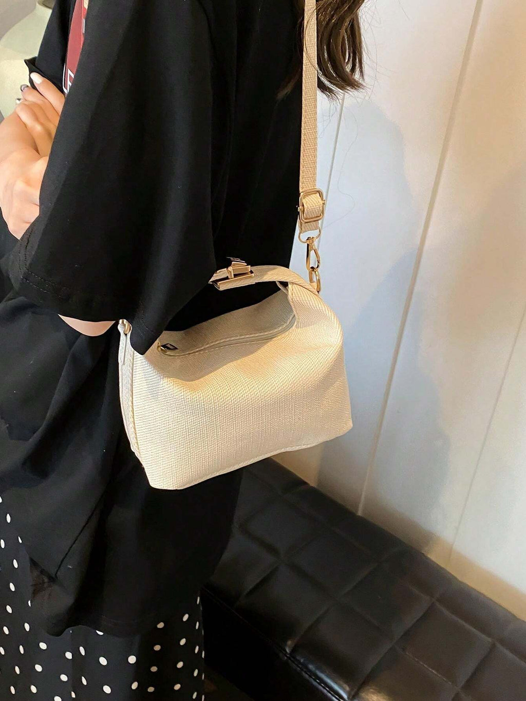 14921 1c-02-09 Bolso de mano de tela con estilo