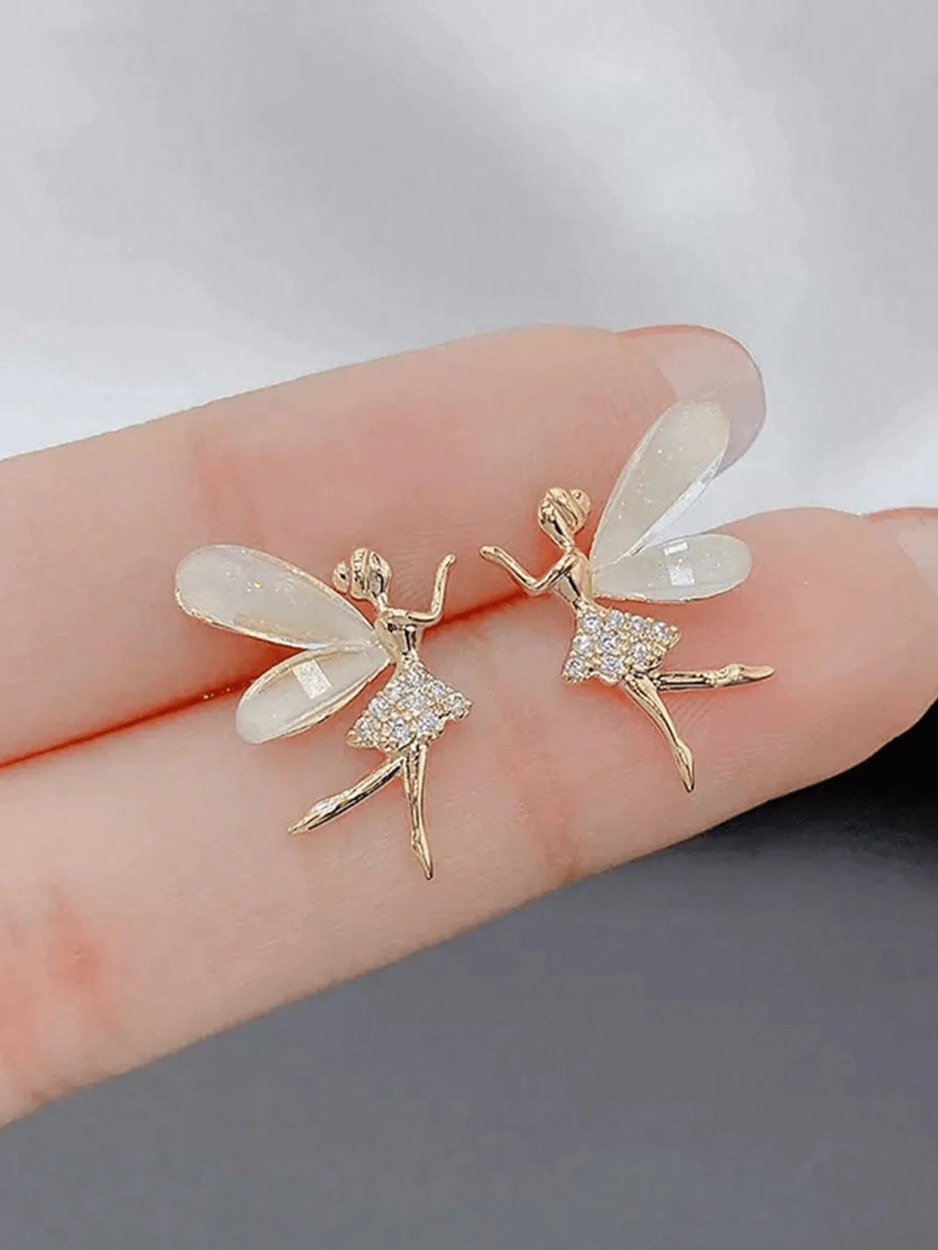 15832 1b-04-07 Pendientes de tachuela con diamante de imitación hada