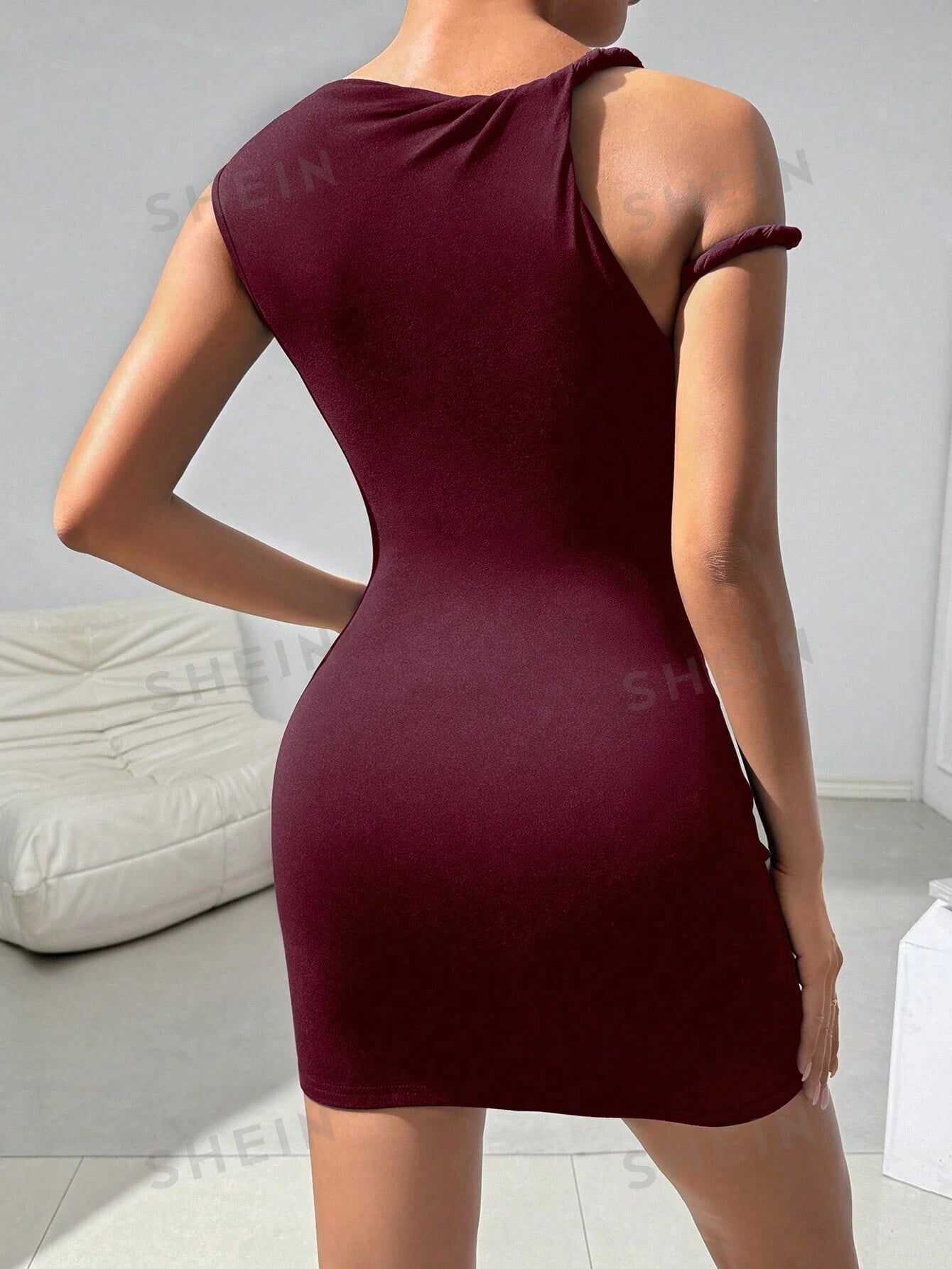 17868 1t-005 Vestido sin mangas con cuello asimétrico 1 Pza