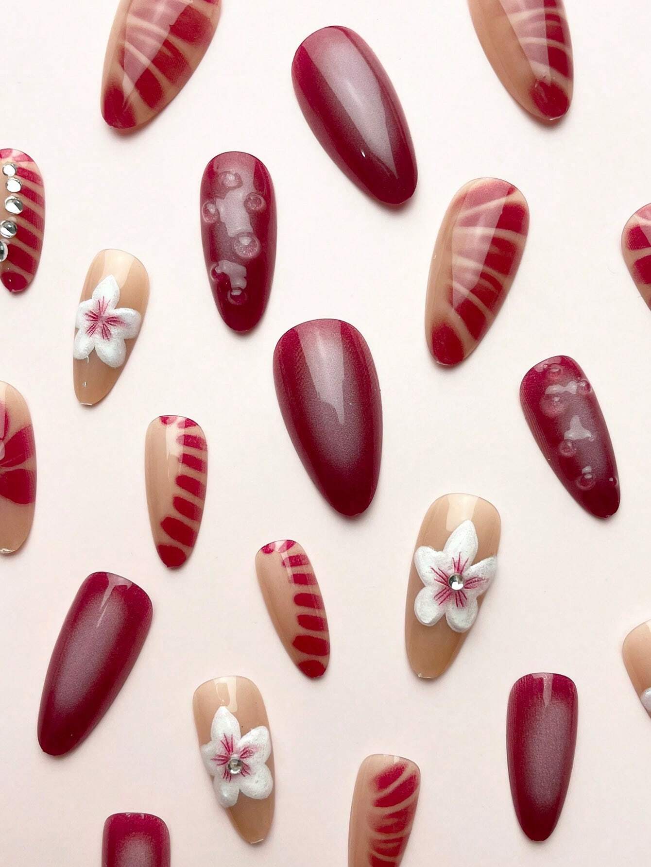 18172 1b-051 set uñas postizas de forma  floral 24 Pzas