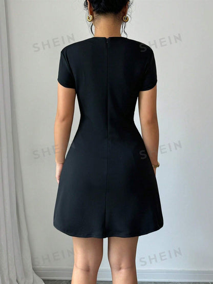 18201 1a-125 Vestido corto negro minimalista 1 Pza