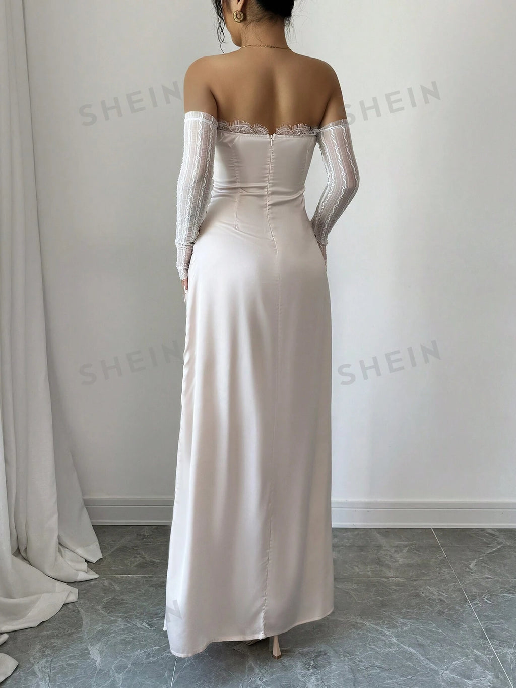 18099 1a-051 Vestido con mangas de encaje 1 Pza