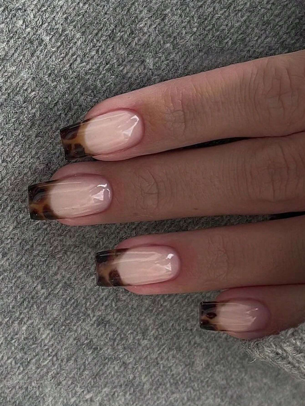 18342 1b-174 Set uñas cuadradas diseño minimalista 24 Pzas