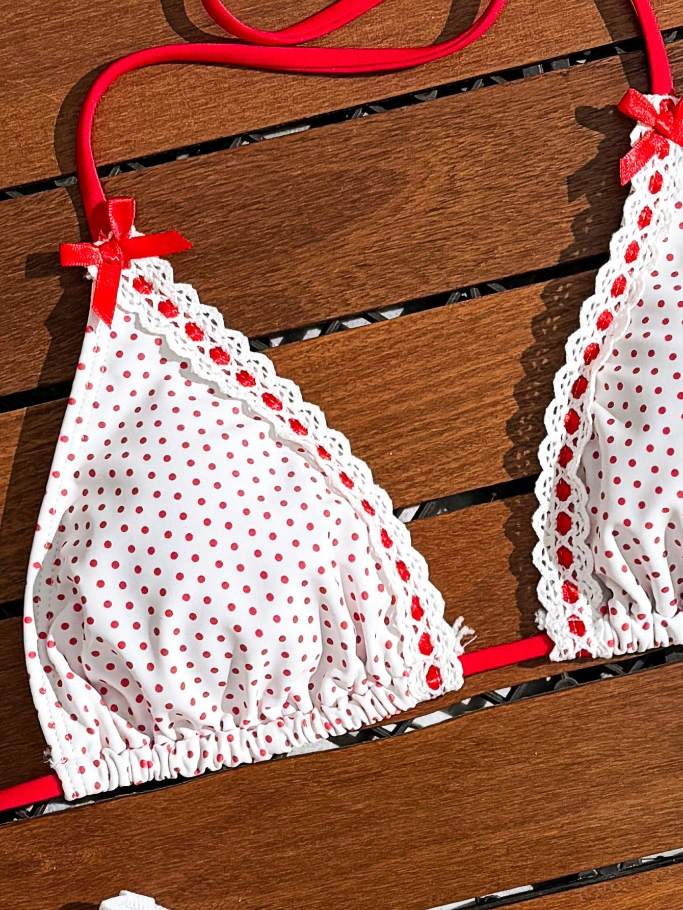 19910 1a-082 Bikini parte superior tipo triángulo de lazo mariposa con volantes y estampado de lunares 2Pzs