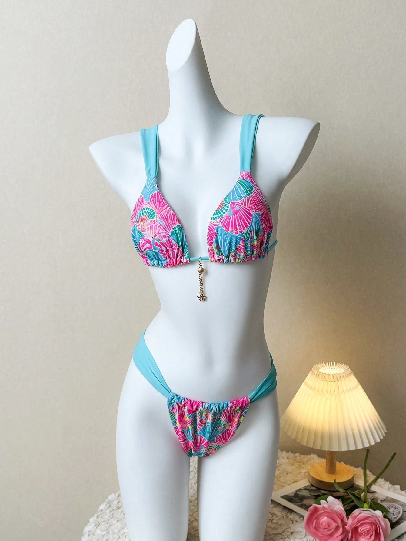 19887 1a-122 Conjunto de bikini con falda de malla con estampado aleatorio 3Pzs