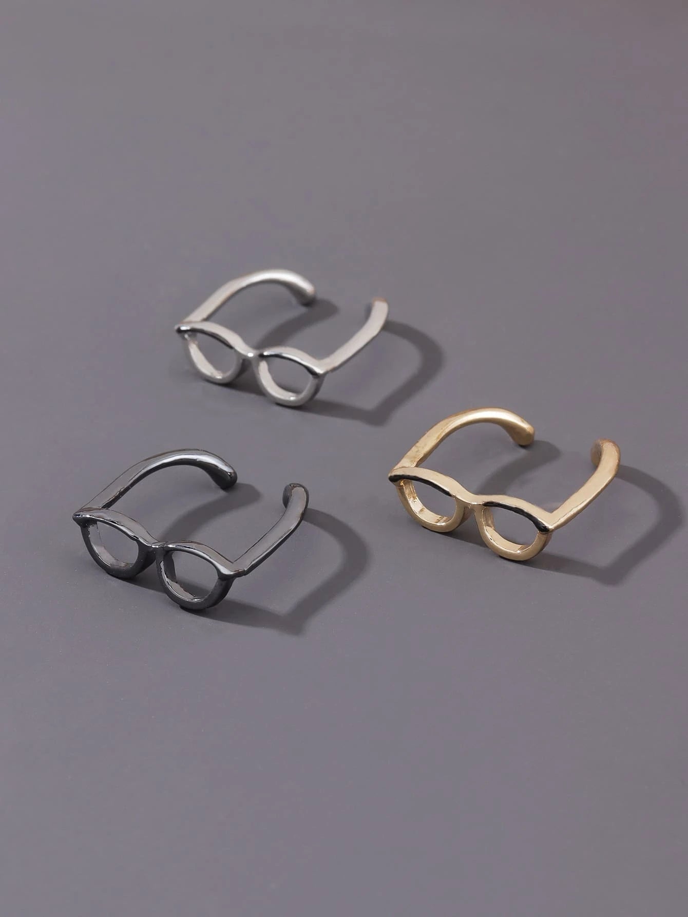 1938 t01 Anillo abierto con diseño de gafas
