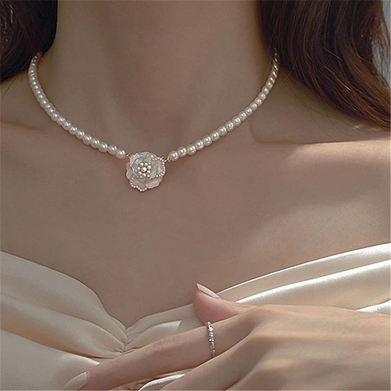 17142 1b-013 Collar de perlas dije de flor 1 Pza