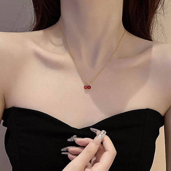 4649  Nuevo collar con colgante de color dorado cereza roja